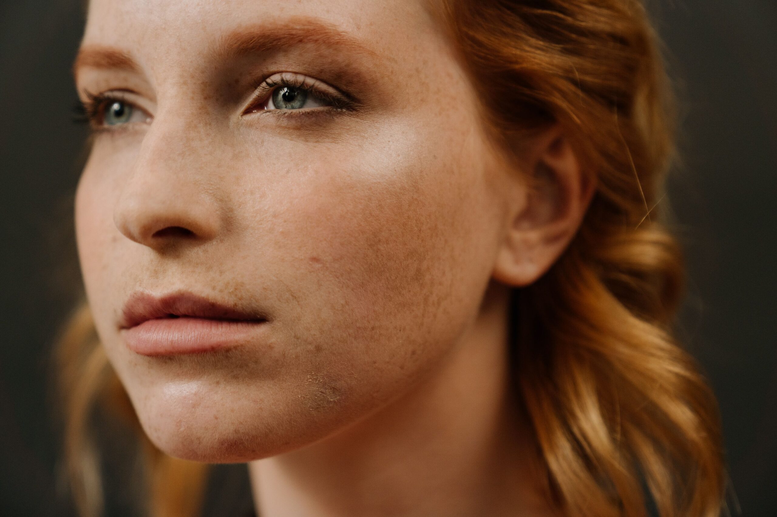 Why Does Skin Lose Its Glow? Common Causes and How to Restore Radiance 